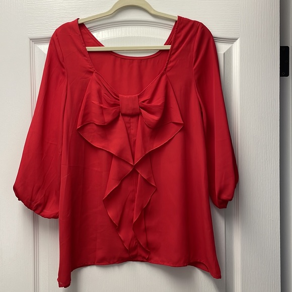 Everly Red top with bow back - Picture 2 of 2